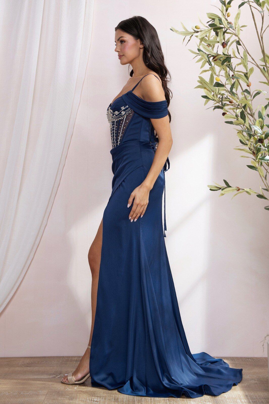 Vestido de Gala Azul Marino Satín con Corset de Pedrería - Imagen 4